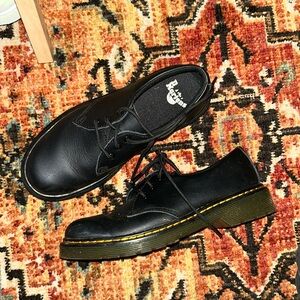 Dr. Martens Lace up Low